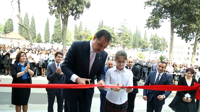 Elmar Vəliyev Gəncədə yeni a&ccedil;ılış etdi - VİDEO