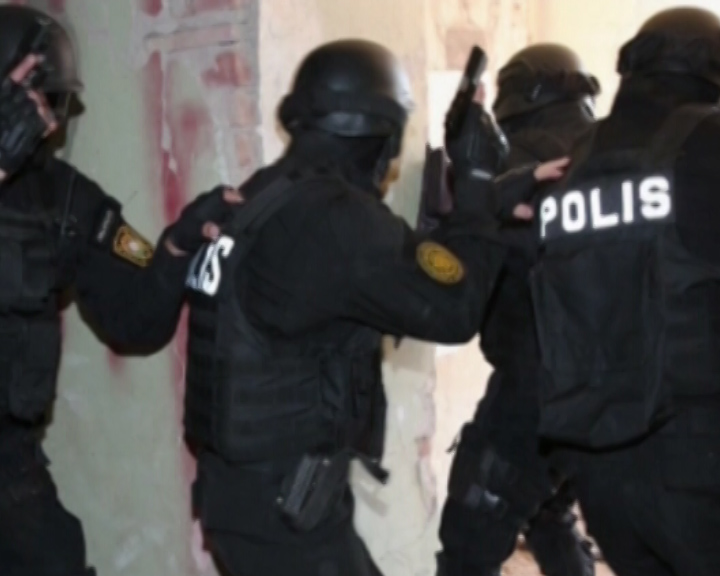 Polis xüsusi əməliyyat keçirdi - İki silahlı tutuldu - FOTOLAR