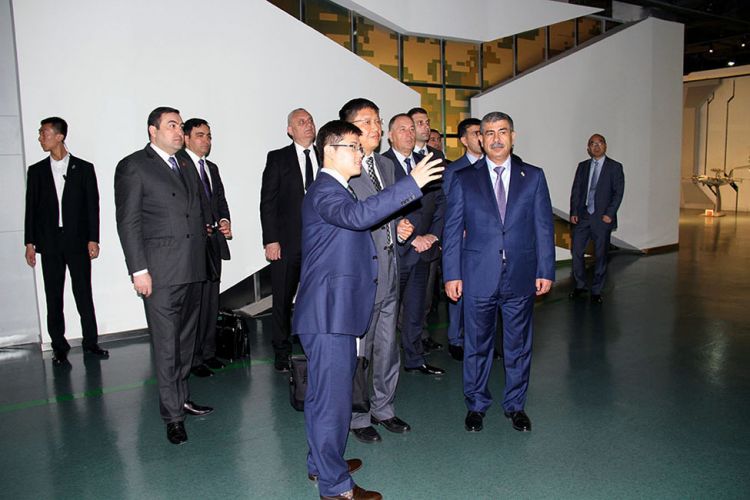 Zakir Həsənov&nbsp;&Ccedil;inin hərbi zavoduna getdi
