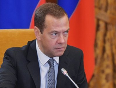 Medvedev yeni hökumətdən kənarda qalmaq istəmir  