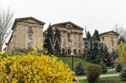 Hakim partiya Ermənistanda baş nazir seçkilərini poza bilər