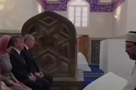 Ərdoğan Özbəkistanda Quran oxudu - Video