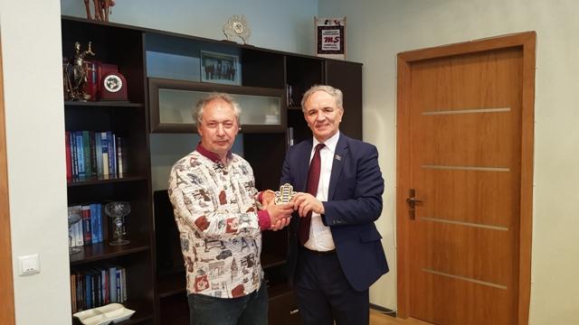İsrailin tanınmış şairi Mətbuat Şurasında