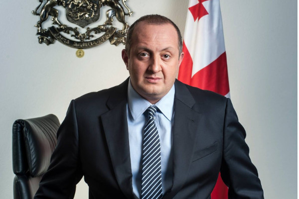 Prezident etiraz olaraq parlamentin iclas zalını tərk etdi