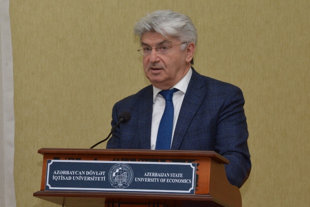  Auditorlar Palatasının sədri UNEC tələbələri qarşısında 
