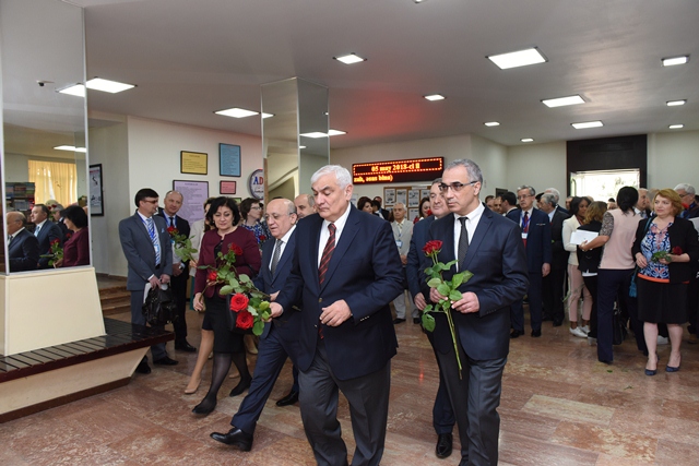 ADU-da beynəlxalq konfrans işini yekunlaşdırdı
