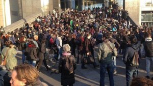 Parisdə 160 min insan Makrona qarşı yürüşə çıxdı