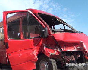 Ağstafada mikroavtobus qəzaya düşdü - 15 nəfər yaralandı
