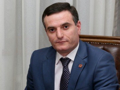 Ermənistan müdafiə nazirinin müavini istefa verdi