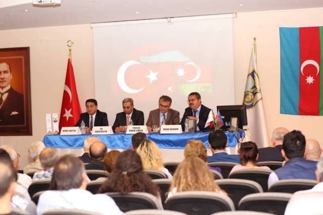 İzmirdə Azərbaycan-Türkiyə əlaqələri müzakirə olundu   