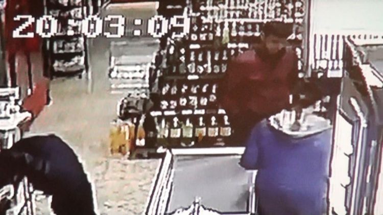 Polis rayonlarda silsilə oğurluq edən şəxsi tutdu