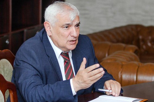 Müəllim ADU rəhbərliyini məhkəməyə verir - 3600 dollarlıq qalmaqal
