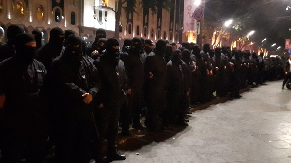 Tiflisdə bir gecədə 70 nəfər TUTULDU - əməliyyatın TƏFƏRRÜATLARI