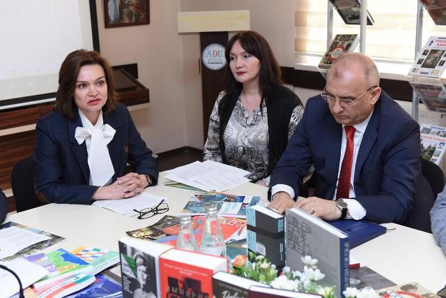 Azərbaycan Dillər Universitetində kitab sərgisi