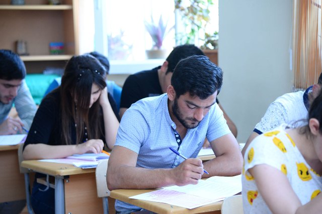 Bakıda eksternat imtahanları başlayıb
