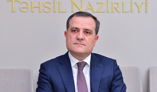 Təhsil naziri olimpiada qaliblərini mükafatlandırdı