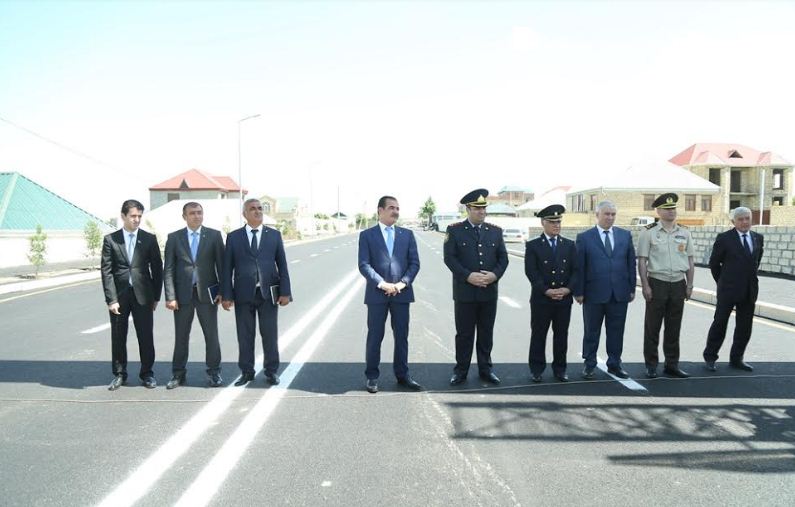 Elmar Vəliyev sakinlərlə görüşüb