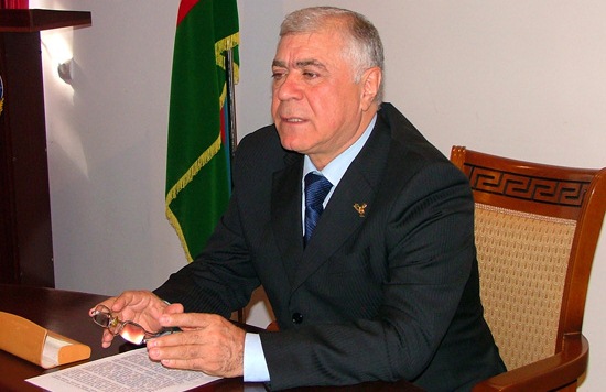 Deputat Əliağa Hüseynov jurnalisti və Ordunu təhqir etdi
