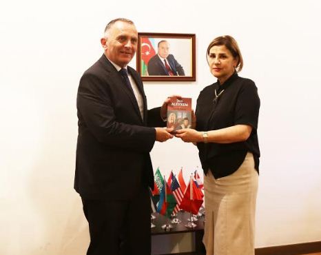 Şolom Aleyxemin kitabı İsrailin səfirinə təqdim olundu