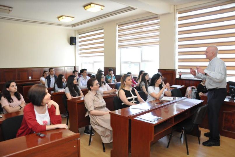 Amerikalı professor BDU-da mühazirə oxuyub
