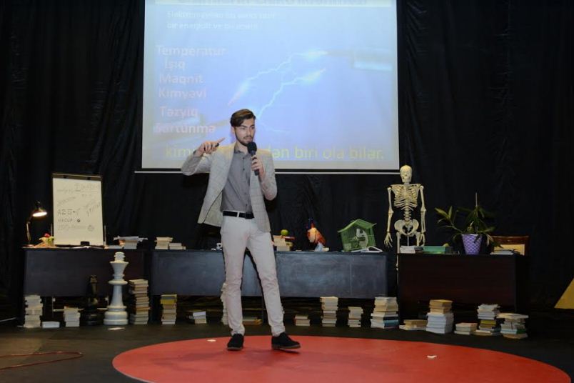 “II UNEC Science Slam”ın qalibi – reklamlar insan şüuruna necə təsir edir?