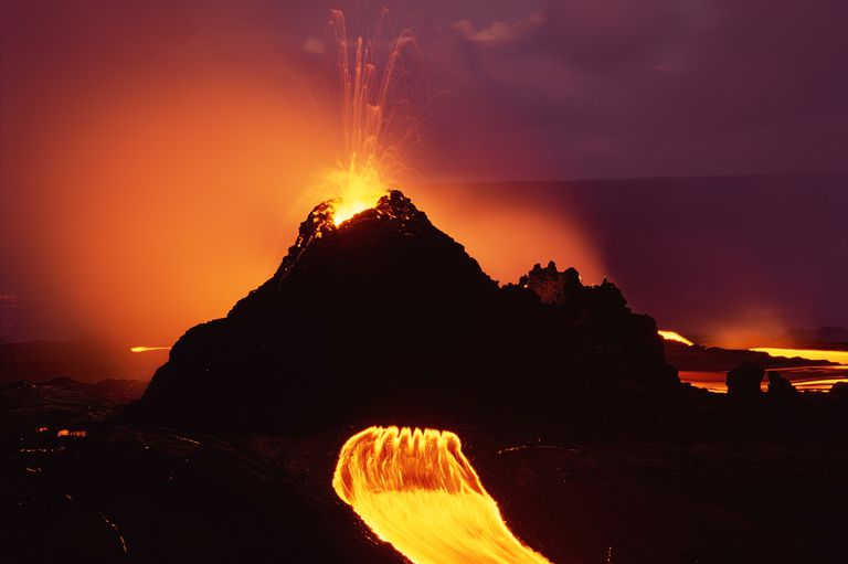 Havay adalarında vulkan püskürdü: xəsarət alan var