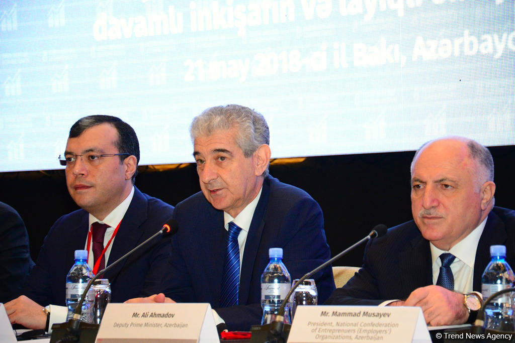  Əli Əhmədov: “Hər il 100 mindən artıq iş yerinin yaradılması tələb olunur” 