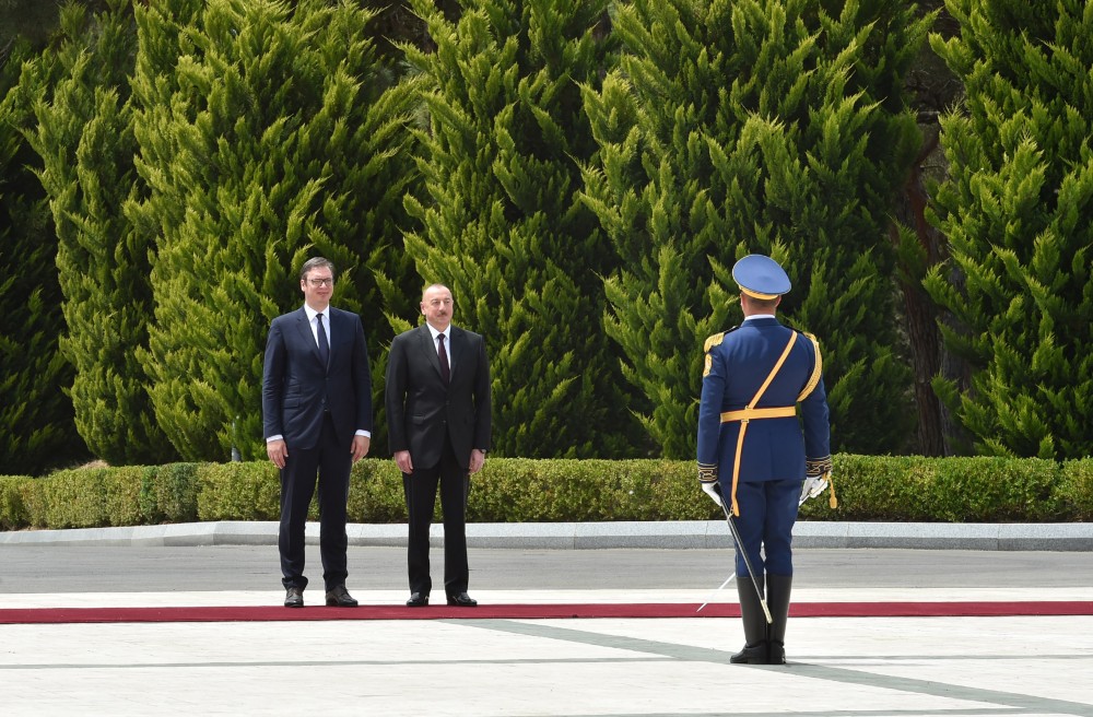 İlham Əliyev Serbiya Prezidentini qarşıladı