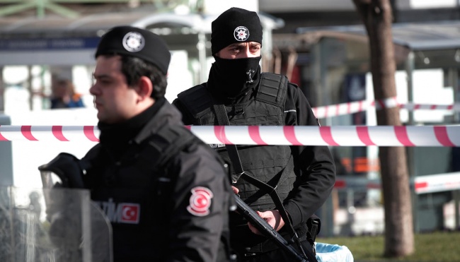 Türkiyədə 70 hərbçi axtarışa verildi