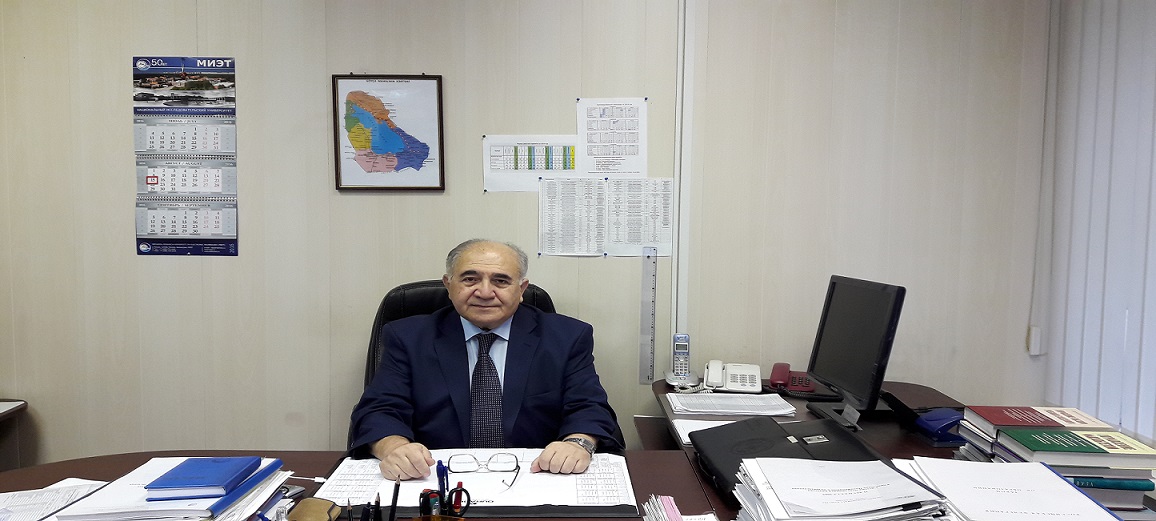 “Uşaqlığım və gəncliyimlə bağlı iki müqəddəs yer var: Göyçə və Bakı” — Professorla MÜSAHİBƏ