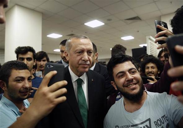 Ərdoğan &ldquo;&ccedil;ayınız hazırdırsa, gəlirəm&rdquo; dedi, sahurda iştirak etdi