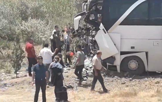 Bakı-Qazax yolunda avtobus aşdı: &Ouml;lən və yaralananlar var