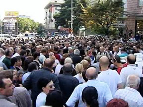 Tbilisidə prezident etiraz&ccedil;ılarla g&ouml;r&uuml;şə gəldi