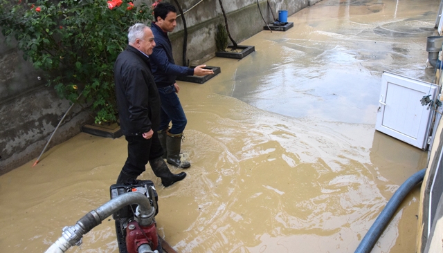 Şiddətli yağışların vurduğu ziyan aradan qaldırılır