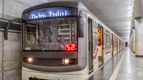 Tbilisidə metro işçiləri tətil edir