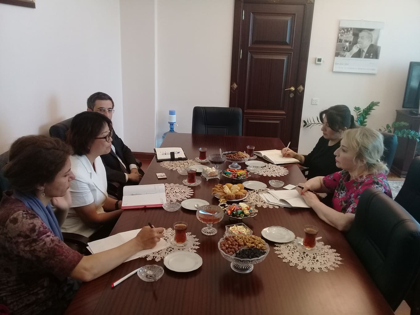 Komitə sədri UNİCEF rəsmisi ilə m&uuml;zakirə apardı