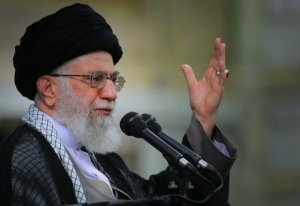 “Düşmənin bir raketinə 10 raketlə cavab verəcəyik” - Ayətullah Xamenei 
