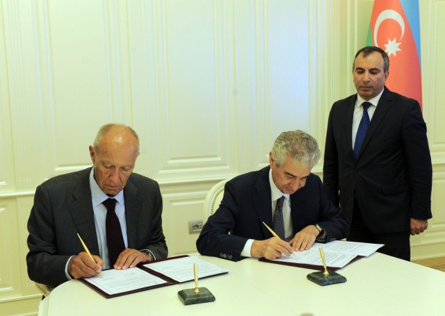 Əli Əhmədov beynəlxalq təşkilatla memorandum imzaladı