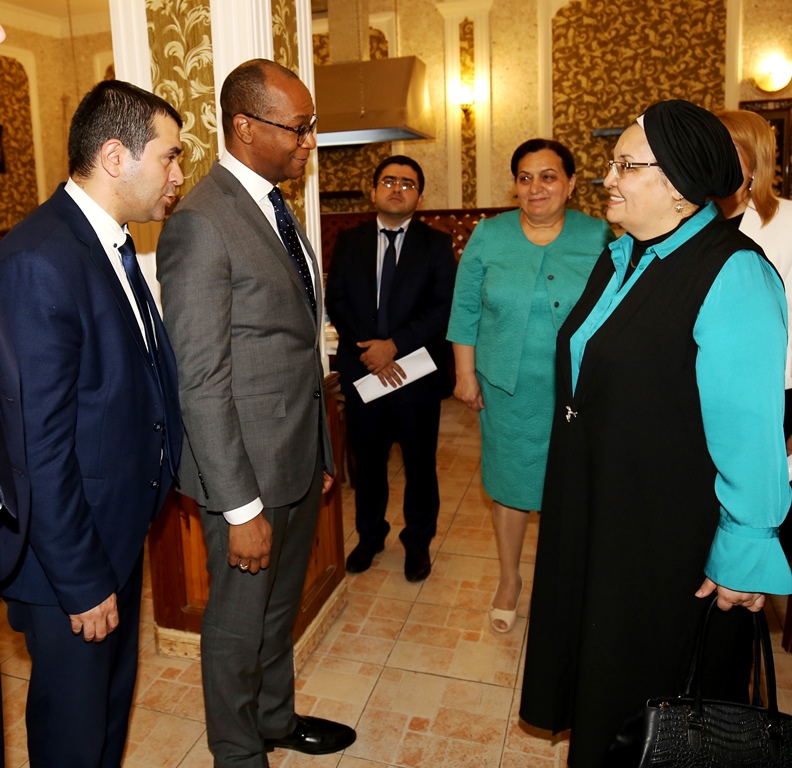 ABŞ səfirliyi qadın sahibkarlar üçün iftar süfrəsi açdı