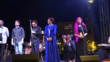 Azərbaycanlı və erməni ifaçı duet oxudu - VİDEO