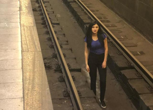 Bakı metrosunda relsə çıxan qız - “Təhlükəli kadr”ın necə çəkilidiyi açıqlandı - FOTO
