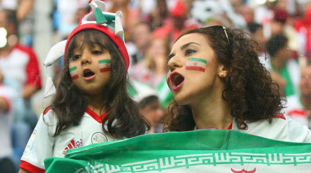 İranlı qızların futbol çılğınlığı ölkədəki mühafizəkarları hiddətləndirib - FOTOLAR   