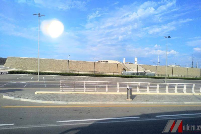 Dövlət bayrağı meydanında müəmmalı “bayraq dəyişmə” - FOTOLAR  
