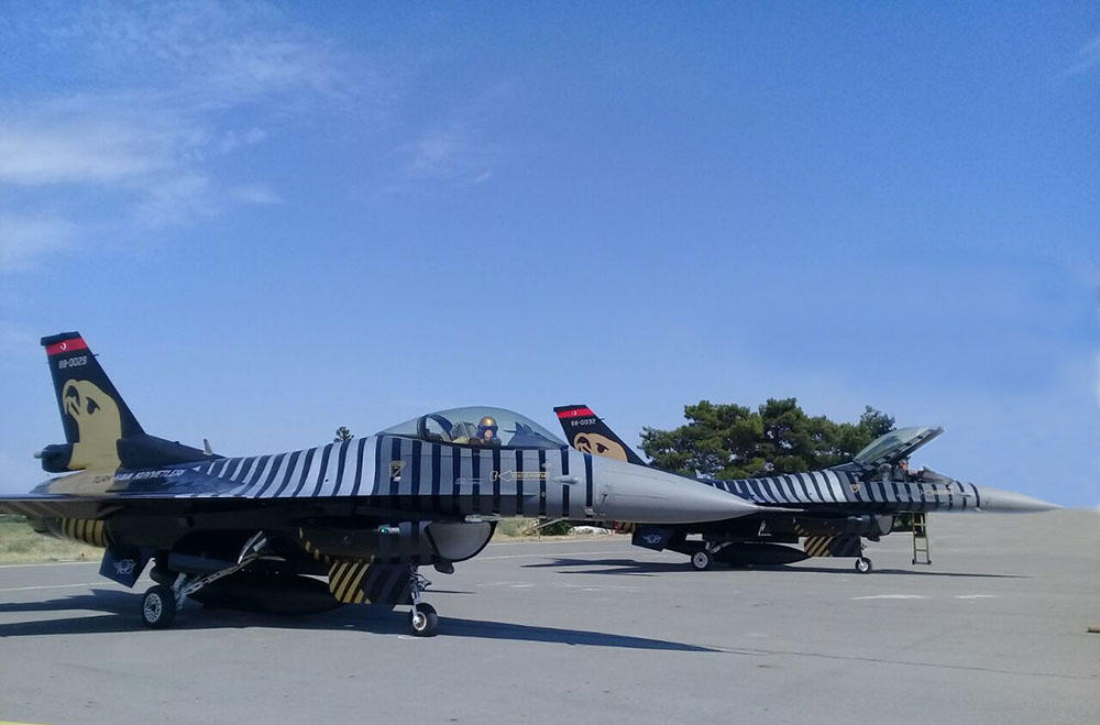 Türkiyənin F-16 tipli təyyarələri Bakıda