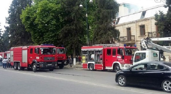 Gəncədə mağazalar yanıb