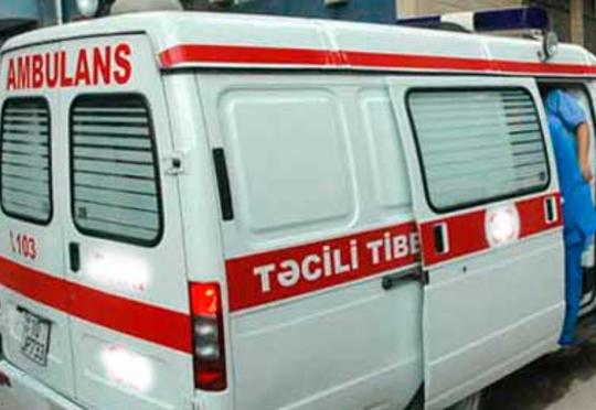 &Uuml;z&uuml;m &ccedil;ardağına &ccedil;ıxan uşaq yıxılıb &ouml;ld&uuml;