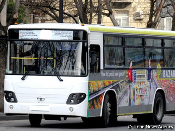Bakıda “konduktor” avtobusdan yıxılıb öldü