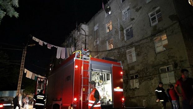 Bakıda yataqxanada yanğın: 11 sakin təxliyə edildi 
