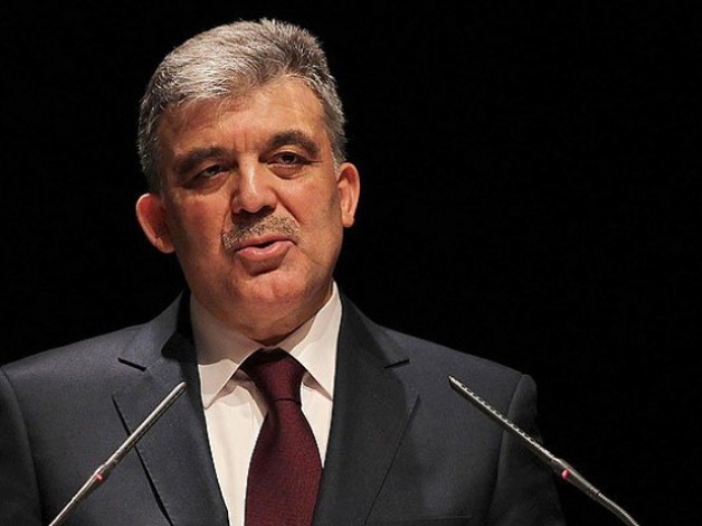 Abdullah G&uuml;l İlham Əliyevi təbrik edib