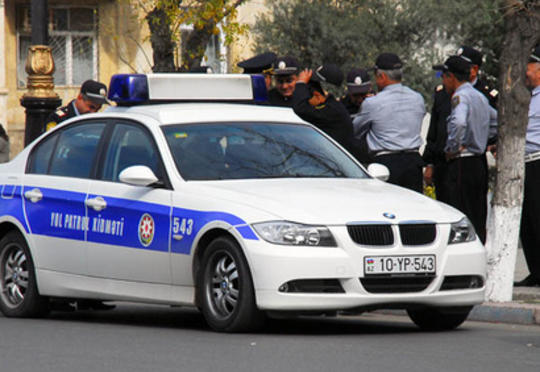 Vətəndaşın &ccedil;antası Yol Polisi İdarəsinin həyətində&nbsp;oğurlandı